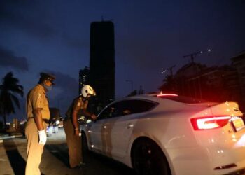 இலங்கையில் சினிமா பாணியில் நடந்த கொள்ளை – பெருந்தொகை பணத்துடன் பேருந்தை திருடிய கும்பல்