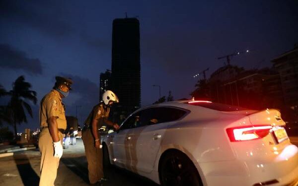 இலங்கையில் சினிமா பாணியில் நடந்த கொள்ளை – பெருந்தொகை பணத்துடன் பேருந்தை திருடிய கும்பல்