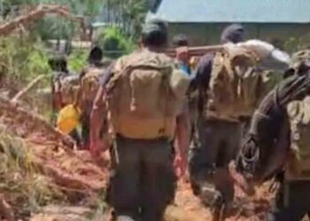 மீட்பு பணிகளை தொடரும் முப்படையினர்